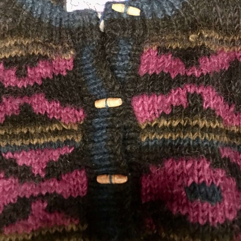 BEAUTIFUL CHUNKY VINTAGE 100% WOOL SWEATER